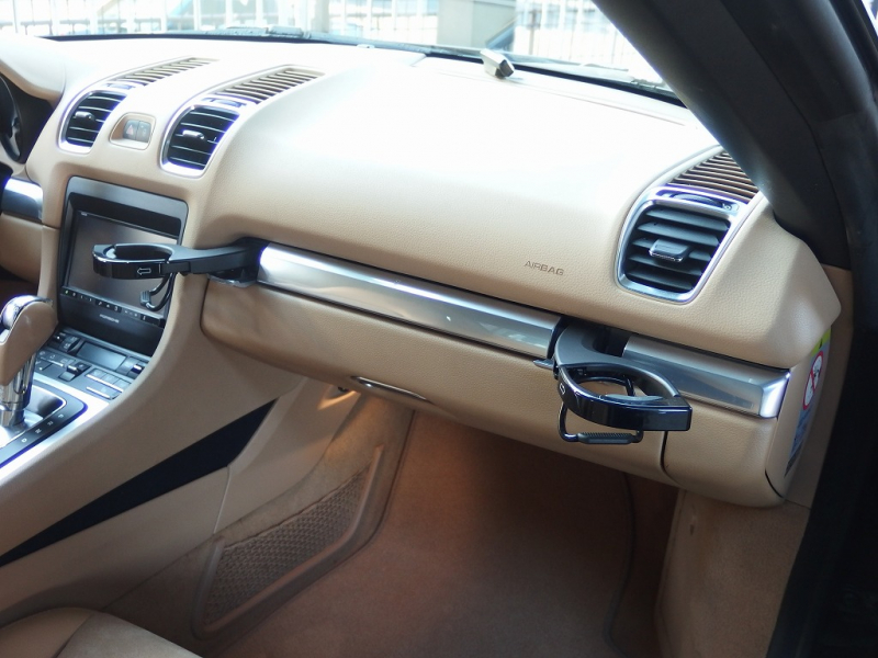 ポルシェ ボクスター 正規ディーラー車　左ハンドル　PDK　ボクスターS用19inアルミ　スポーツエグゾースト　シートヒーター　純正メモリーナビ 中古車