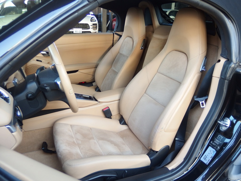 ポルシェ ボクスター 正規ディーラー車　左ハンドル　PDK　ボクスターS用19inアルミ　スポーツエグゾースト　シートヒーター　純正メモリーナビ 中古車