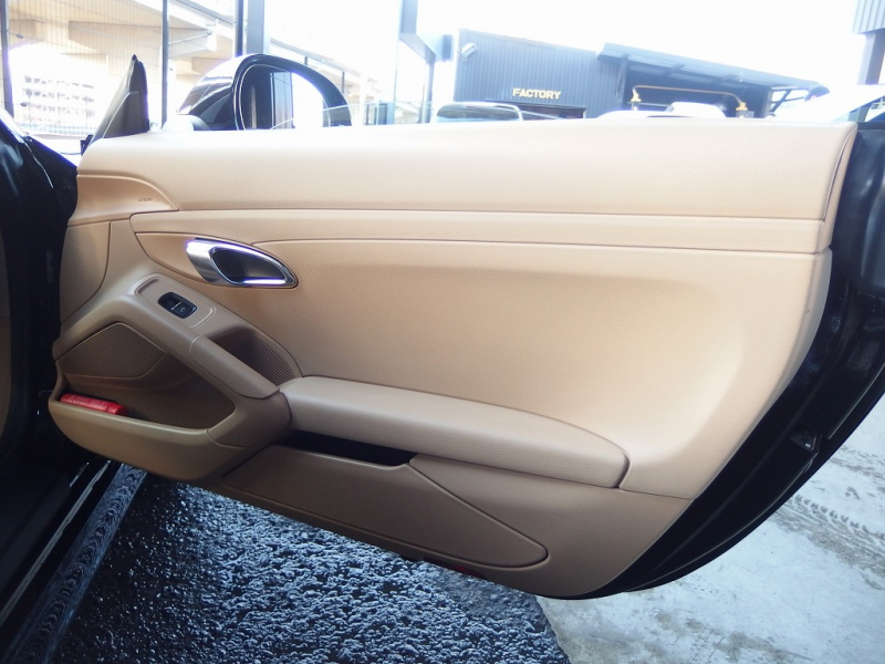 ポルシェ ボクスター 正規ディーラー車　左ハンドル　PDK　ボクスターS用19inアルミ　スポーツエグゾースト　シートヒーター　純正メモリーナビ 中古車
