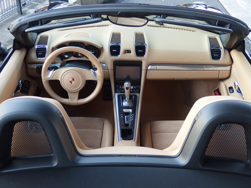 ポルシェ ボクスター 正規ディーラー車　左ハンドル　PDK　ボクスターS用19inアルミ　スポーツエグゾースト　シートヒーター　純正メモリーナビ 中古車