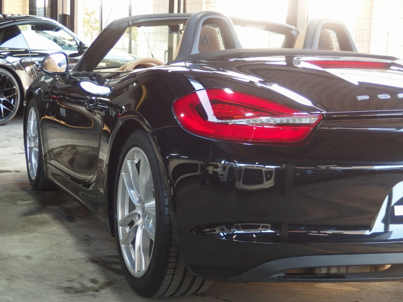 ポルシェ ボクスター 正規ディーラー車　左ハンドル　PDK　ボクスターS用19inアルミ　スポーツエグゾースト　シートヒーター　純正メモリーナビ 中古車