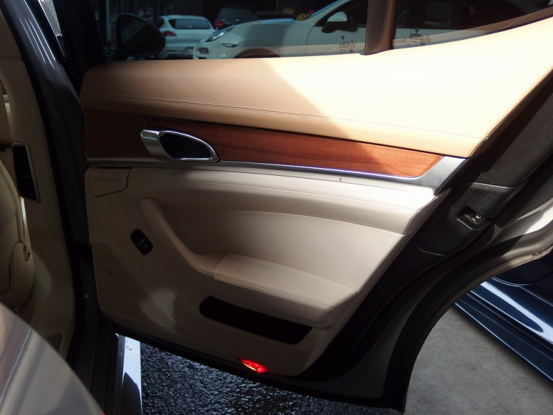 ポルシェ パナメーラ S 正規ディーラー車  左ハンドル EUR-GTエアロ 22inアルミ エアサス PASM サンルーフ エントリドライブ 中古車