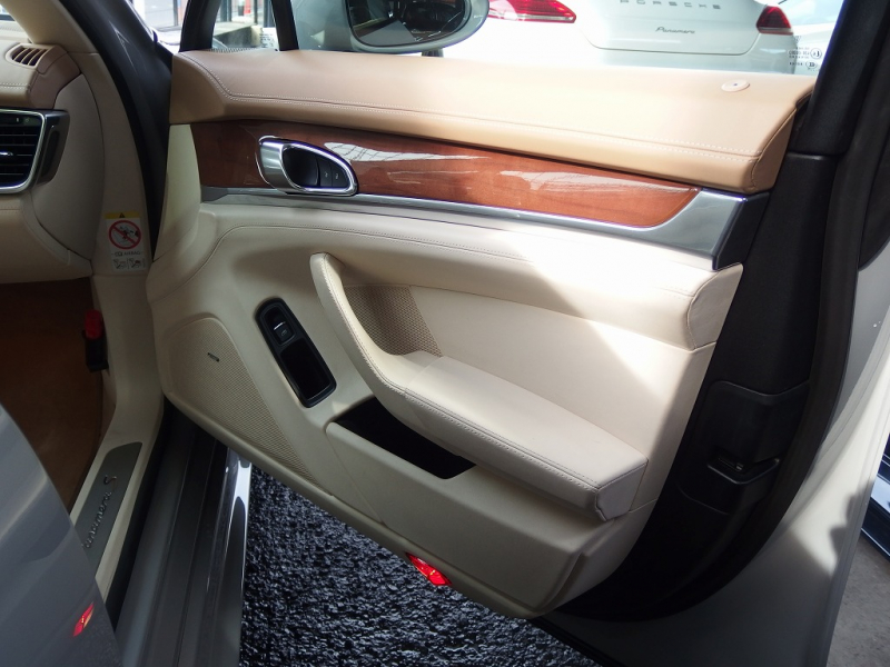 ポルシェ パナメーラ S 正規ディーラー車  左ハンドル EUR-GTエアロ 22inアルミ エアサス PASM サンルーフ エントリドライブ 中古車