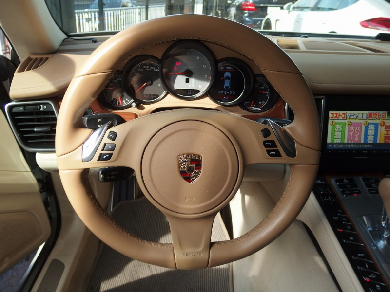 ポルシェ パナメーラ S 正規ディーラー車  左ハンドル EUR-GTエアロ 22inアルミ エアサス PASM サンルーフ エントリドライブ 中古車