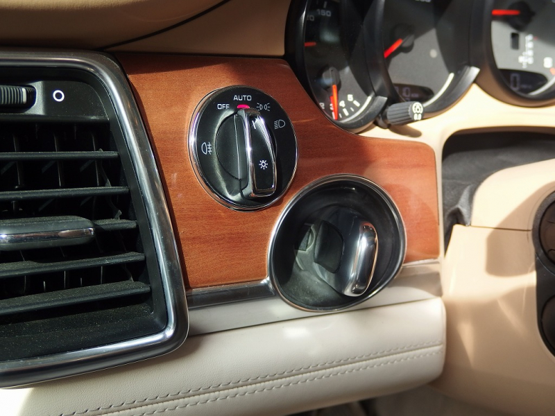 ポルシェ パナメーラ S 正規ディーラー車  左ハンドル EUR-GTエアロ 22inアルミ エアサス PASM サンルーフ エントリドライブ 中古車