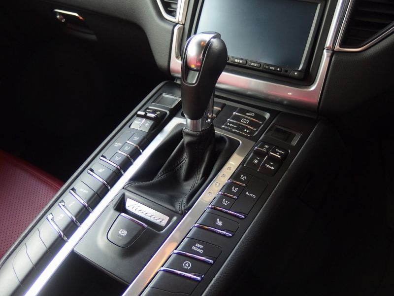 ポルシェ マカン ターボ　正規ディーラー車　ワンオーナー　ES112-22inアルミ　H＆Rダウンサス　PASM　スポーツシート　純正メモリーナビ 中古車