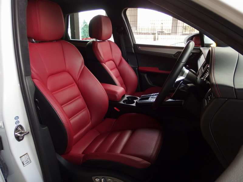 ポルシェ マカン ターボ　正規ディーラー車　ワンオーナー　ES112-22inアルミ　H＆Rダウンサス　PASM　スポーツシート　純正メモリーナビ 中古車