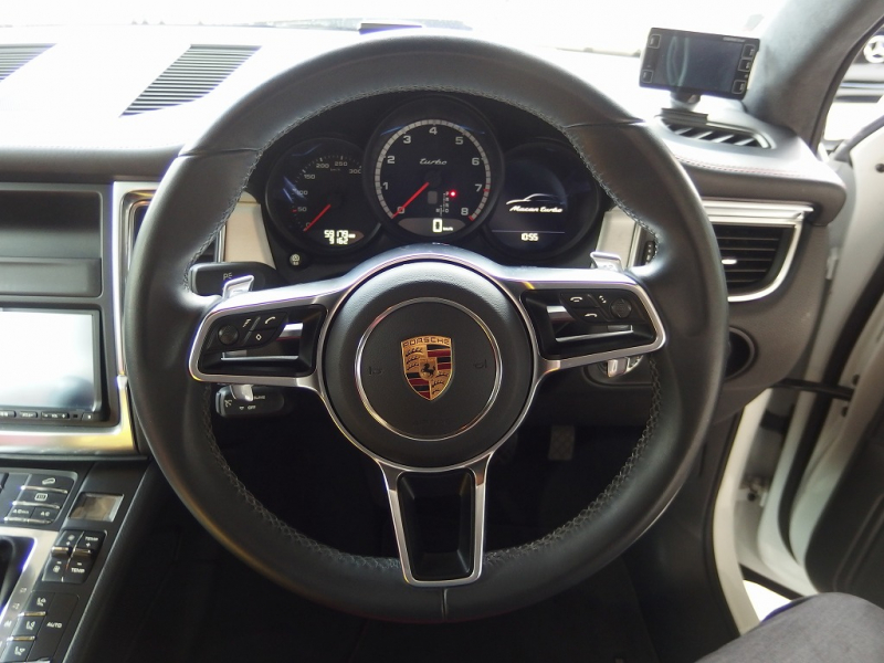 ポルシェ マカン ターボ　正規ディーラー車　ワンオーナー　ES112-22inアルミ　H＆Rダウンサス　PASM　スポーツシート　純正メモリーナビ 中古車