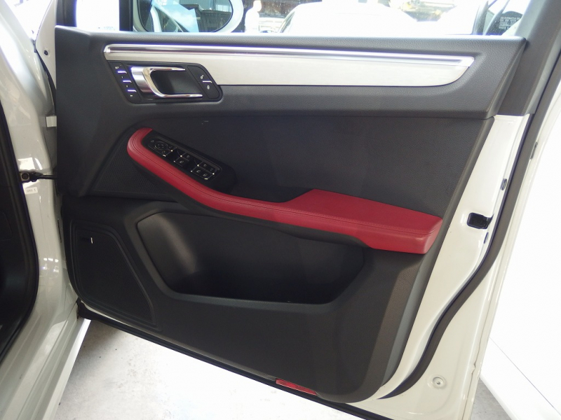 ポルシェ マカン ターボ　正規ディーラー車　ワンオーナー　ES112-22inアルミ　H＆Rダウンサス　PASM　スポーツシート　純正メモリーナビ 中古車