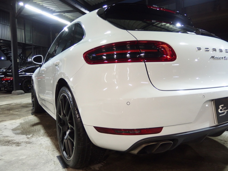 ポルシェ マカン ターボ　正規ディーラー車　ワンオーナー　ES112-22inアルミ　H＆Rダウンサス　PASM　スポーツシート　純正メモリーナビ 中古車