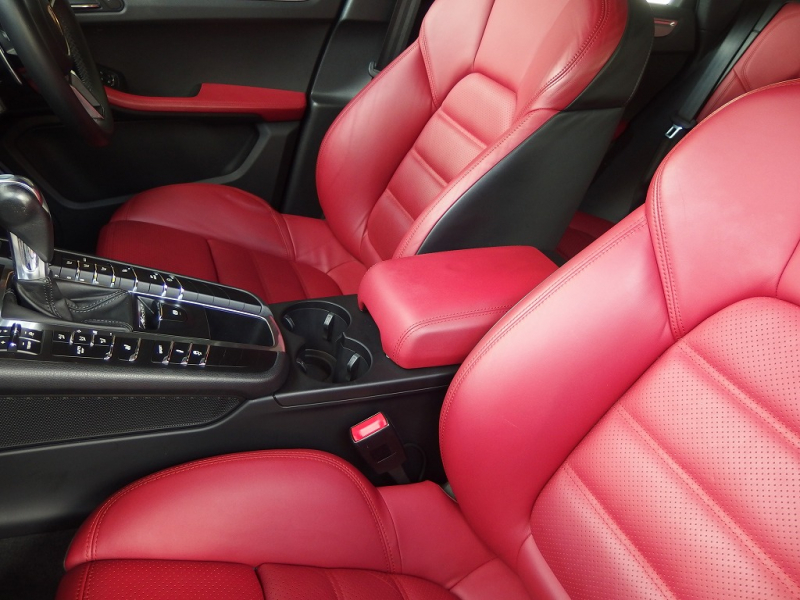 ポルシェ マカン ターボ　正規ディーラー車　ワンオーナー　ES112-22inアルミ　H＆Rダウンサス　PASM　スポーツシート　純正メモリーナビ 中古車