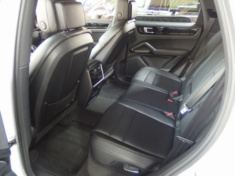 ポルシェ カイエン 正規ディーラー車　1オーナー 　EUR-GTエアロ　ESダウンサス　ES9-22inアルミ　LEDヘッドライト　前後シートヒーター　エントリドライブ 中古車