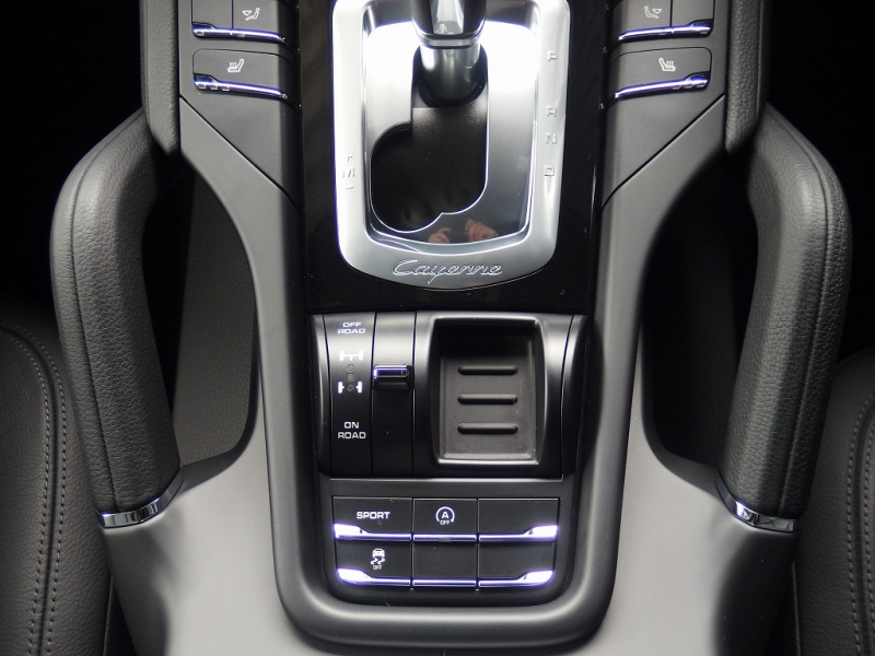 ポルシェ カイエン EUR-GTフルエアロ　正規ディーラー車　ESダウンサス　社外22インチアルミ　キャリパーペイント　 中古車