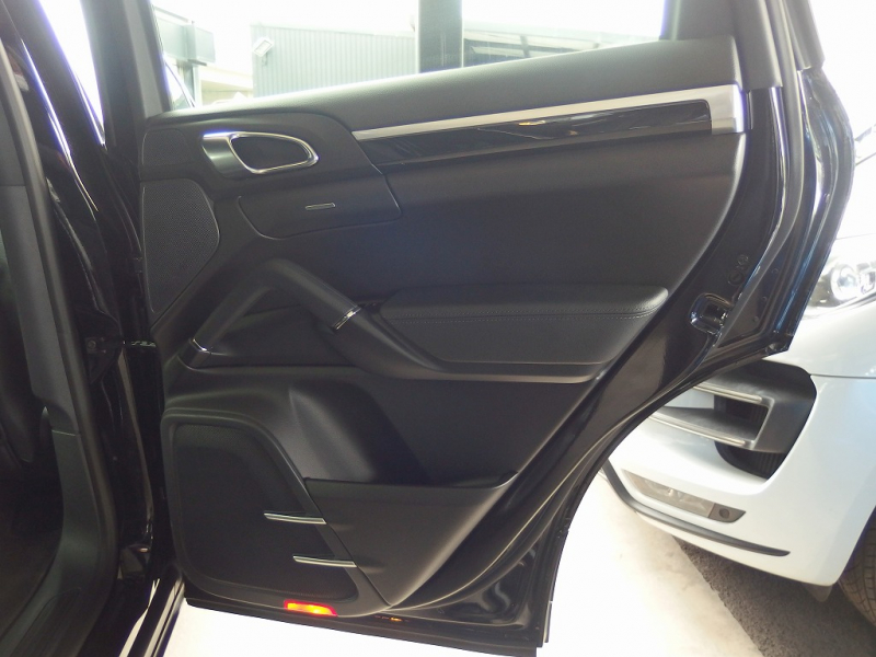 ポルシェ カイエン EUR-GTフルエアロ　正規ディーラー車　ESダウンサス　社外22インチアルミ　キャリパーペイント　 中古車