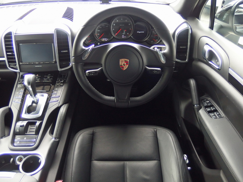 ポルシェ カイエン EUR-GTフルエアロ　正規ディーラー車　ESダウンサス　社外22インチアルミ　キャリパーペイント　 中古車