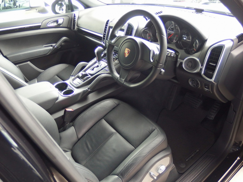 ポルシェ カイエン EUR-GTフルエアロ　正規ディーラー車　ESダウンサス　社外22インチアルミ　キャリパーペイント　 中古車