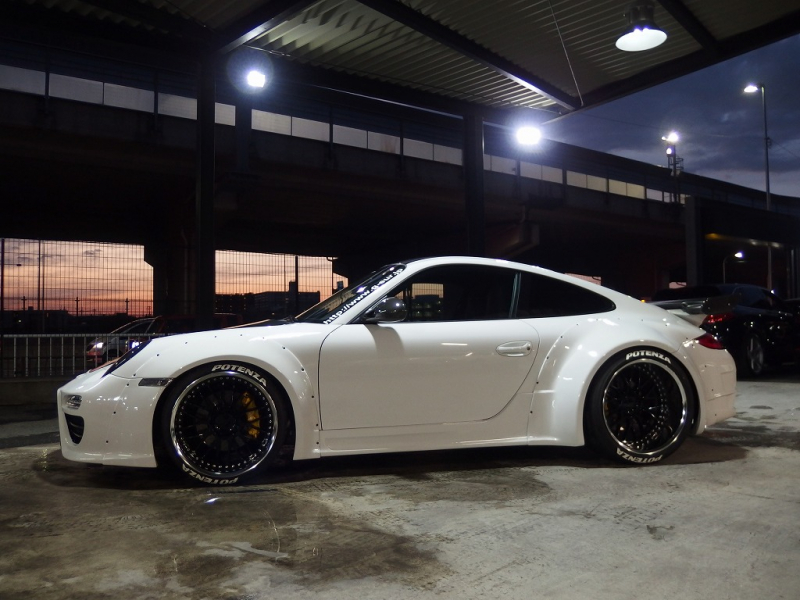 ポルシェ 911(Type997) カレラ EUR-GTRワイドボディキット※公認取得済み KWフロントリフター付き車高調 可変バルブ付きESスポーツマフラー IPEエキマニ 中古車