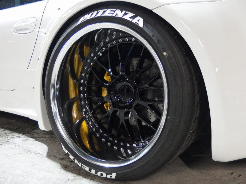 ポルシェ 911(Type997) カレラ EUR-GTRワイドボディキット※公認取得済み KWフロントリフター付き車高調 可変バルブ付きESスポーツマフラー IPEエキマニ 中古車