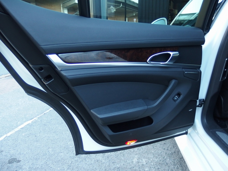 ポルシェ パナメーラ S PDK 正規ディーラー車  後期モデル 左H EUR-GTエアロ ES-22inアルミ LED　エアサス BOSE 中古車