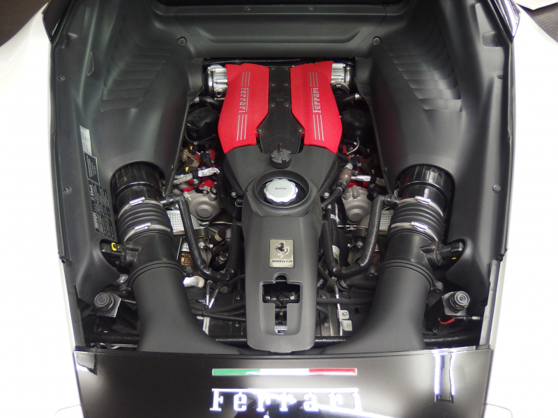 フェラーリ 488GTB レッドレザーシート　LEDカーボンコンビステアリング　純正マフラー可変バルブリモコン　 中古車