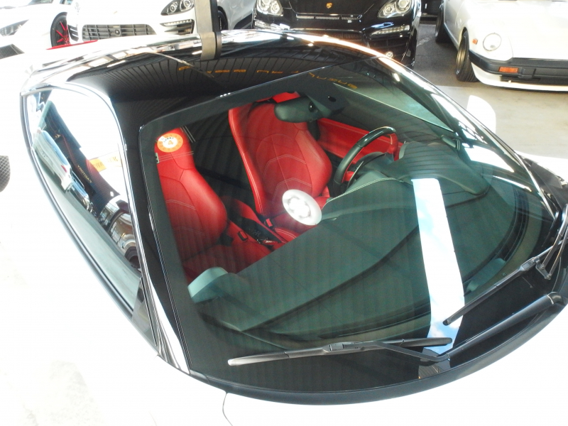 フェラーリ 488GTB レッドレザーシート　LEDカーボンコンビステアリング　純正マフラー可変バルブリモコン　 中古車