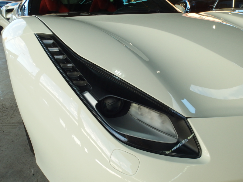 フェラーリ 488GTB レッドレザーシート　LEDカーボンコンビステアリング　純正マフラー可変バルブリモコン　 中古車