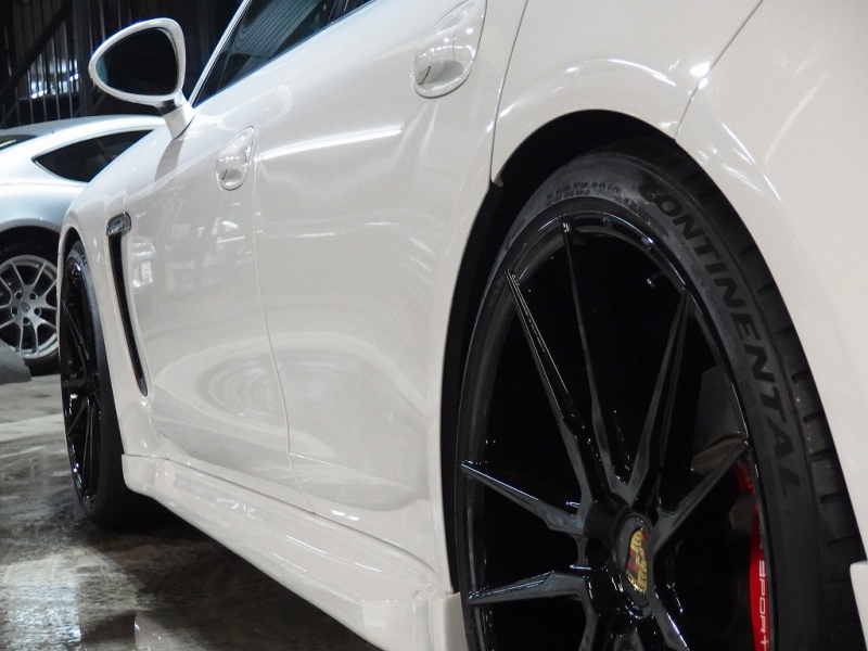 ポルシェ&nbsp;パナメーラ&nbsp;左ハンドル　サンルーフ　EUR-GTエアロ　ESダウンサス　ES22inアルミ　&nbsp;中古車