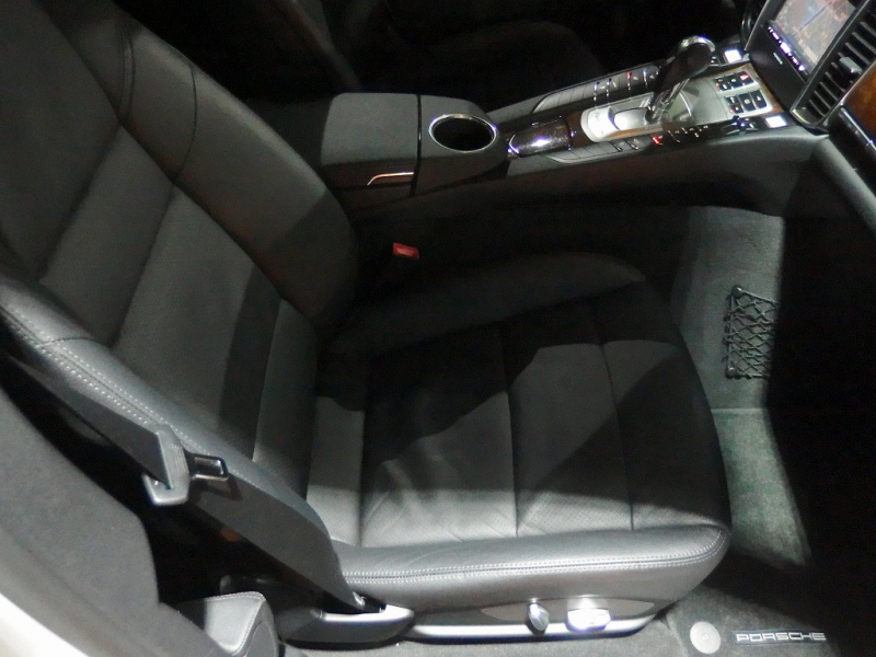 ポルシェ&nbsp;パナメーラ&nbsp;左ハンドル　サンルーフ　EUR-GTエアロ　ESダウンサス　ES22inアルミ　&nbsp;中古車