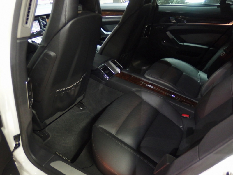 ポルシェ&nbsp;パナメーラ&nbsp;左ハンドル　サンルーフ　EUR-GTエアロ　ESダウンサス　ES22inアルミ　&nbsp;中古車