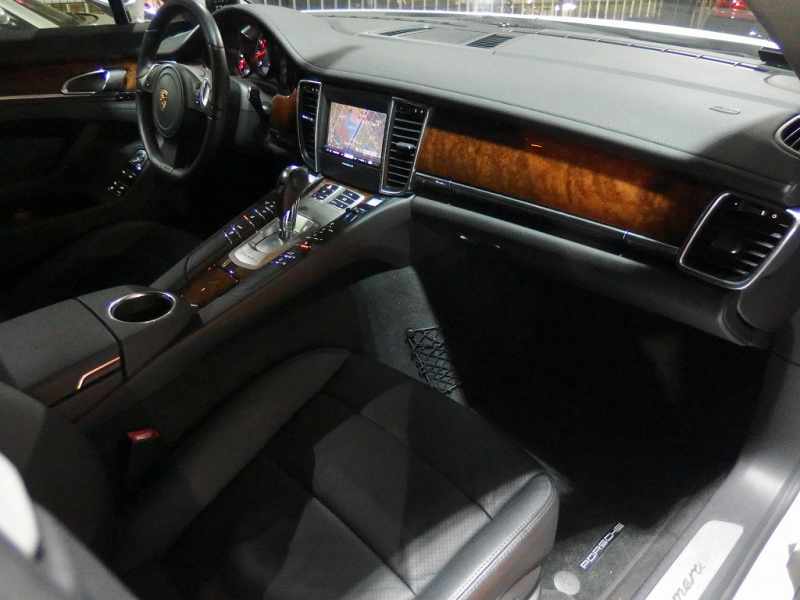 ポルシェ&nbsp;パナメーラ&nbsp;左ハンドル　サンルーフ　EUR-GTエアロ　ESダウンサス　ES22inアルミ　&nbsp;中古車