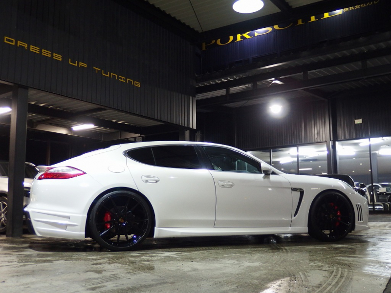 ポルシェ&nbsp;パナメーラ&nbsp;左ハンドル　サンルーフ　EUR-GTエアロ　ESダウンサス　ES22inアルミ　&nbsp;中古車