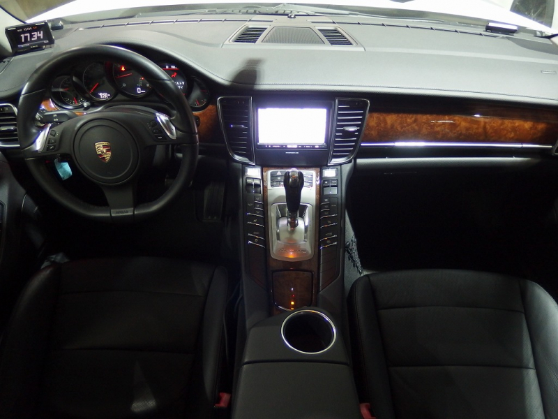 ポルシェ&nbsp;パナメーラ&nbsp;左ハンドル　サンルーフ　EUR-GTエアロ　ESダウンサス　ES22inアルミ　&nbsp;中古車