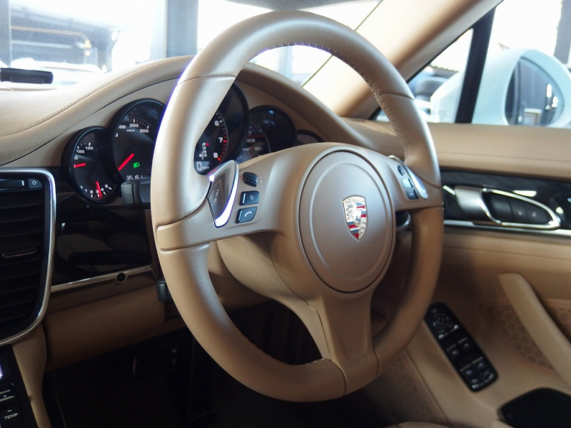 ポルシェ&nbsp;パナメーラ&nbsp;正規ディーラー車 右ハンドル EUR-GTエアロ 22inアルミ　ESダウンサス　ESスポーツマフラー&nbsp;中古車