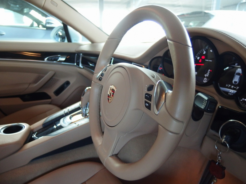 ポルシェ&nbsp;パナメーラ&nbsp;正規ディーラー車 右ハンドル EUR-GTエアロ 22inアルミ　ESダウンサス　ESスポーツマフラー&nbsp;中古車