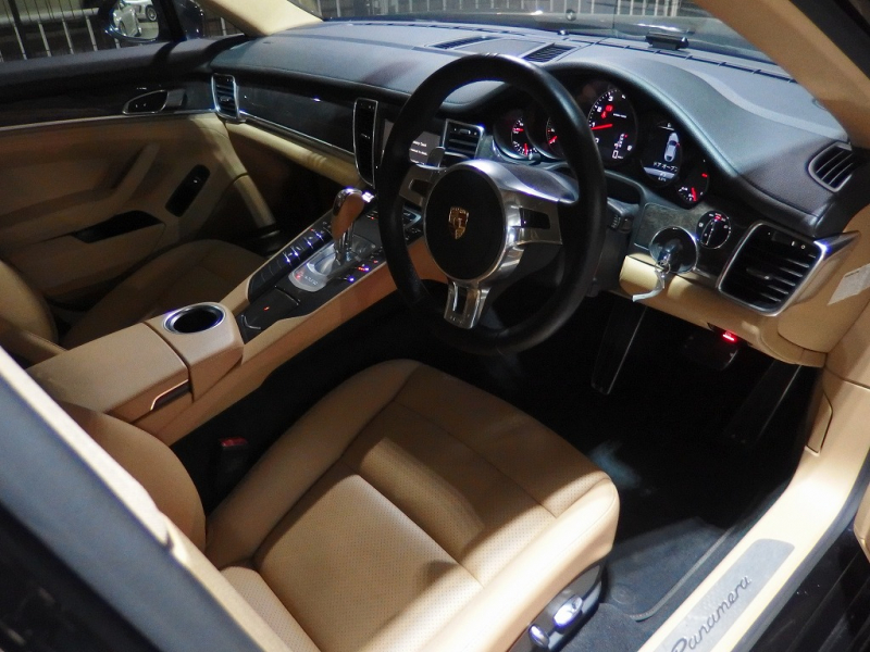 ポルシェ パナメーラ 正規ディーラー車 右ハンドル EUR-GTエアロ 22inアルミ　ESダウンサス　前後シートヒーター 中古車