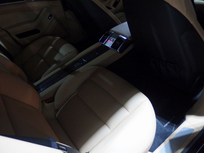 ポルシェ パナメーラ 正規ディーラー車 右ハンドル EUR-GTエアロ 22inアルミ　ESダウンサス　前後シートヒーター 中古車