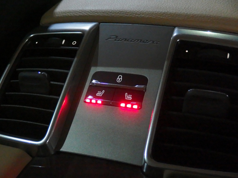 ポルシェ パナメーラ 正規ディーラー車 右ハンドル EUR-GTエアロ 22inアルミ　ESダウンサス　前後シートヒーター 中古車