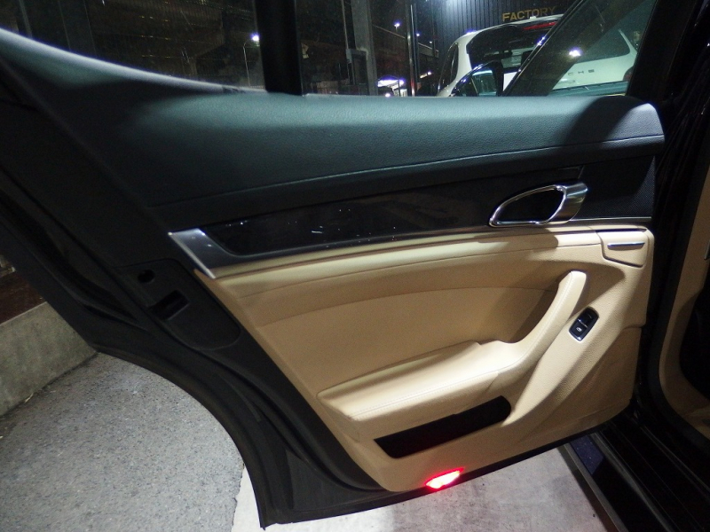 ポルシェ パナメーラ 正規ディーラー車 右ハンドル EUR-GTエアロ 22inアルミ　ESダウンサス　前後シートヒーター 中古車