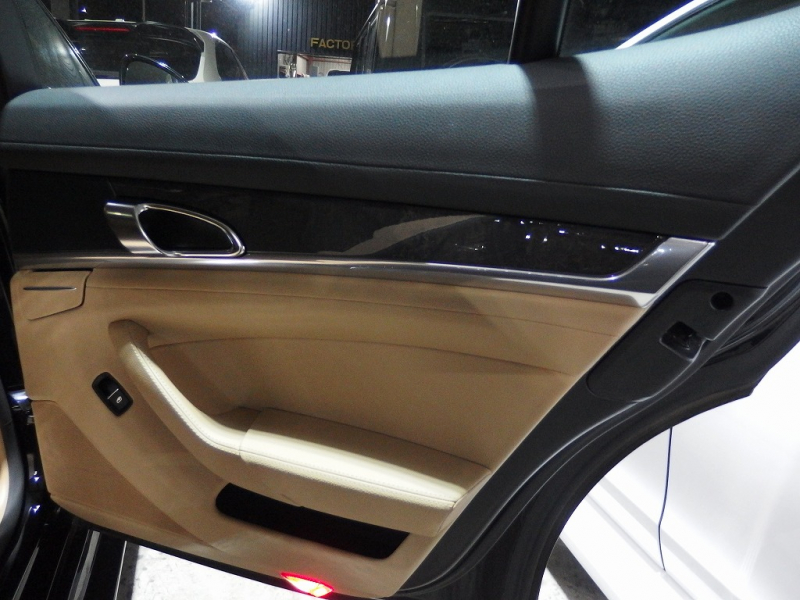 ポルシェ パナメーラ 正規ディーラー車 右ハンドル EUR-GTエアロ 22inアルミ　ESダウンサス　前後シートヒーター 中古車