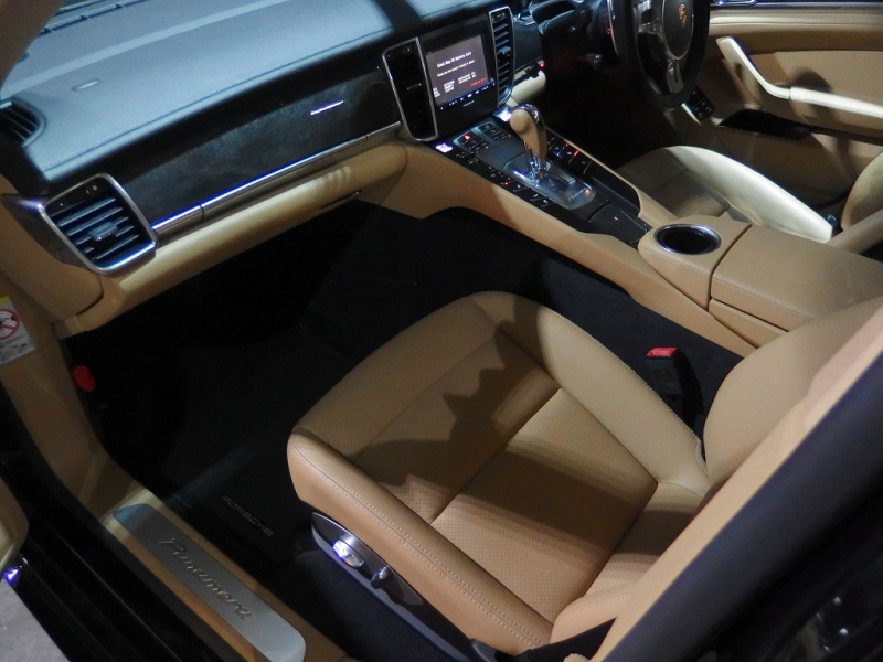 ポルシェ パナメーラ 正規ディーラー車 右ハンドル EUR-GTエアロ 22inアルミ　ESダウンサス　前後シートヒーター 中古車