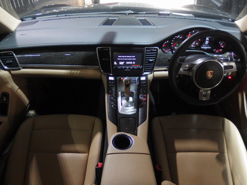 ポルシェ パナメーラ 正規ディーラー車 右ハンドル EUR-GTエアロ 22inアルミ　ESダウンサス　前後シートヒーター 中古車