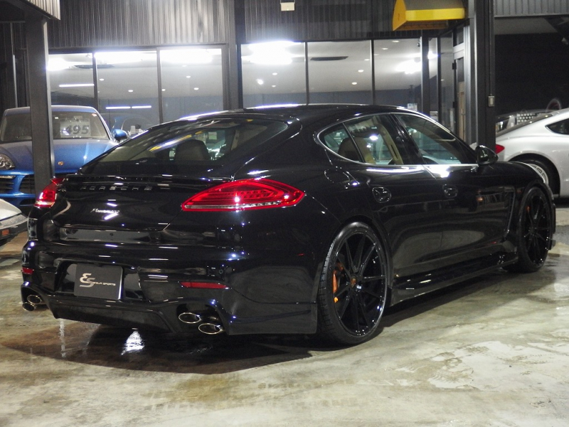 ポルシェ パナメーラ 正規ディーラー車 右ハンドル EUR-GTエアロ 22inアルミ　ESダウンサス　前後シートヒーター 中古車