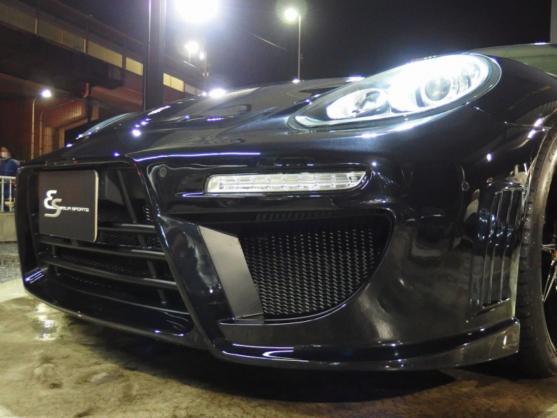 ポルシェ パナメーラ 正規ディーラー車 右ハンドル EUR-GTエアロ 22inアルミ　ESダウンサス　前後シートヒーター 中古車