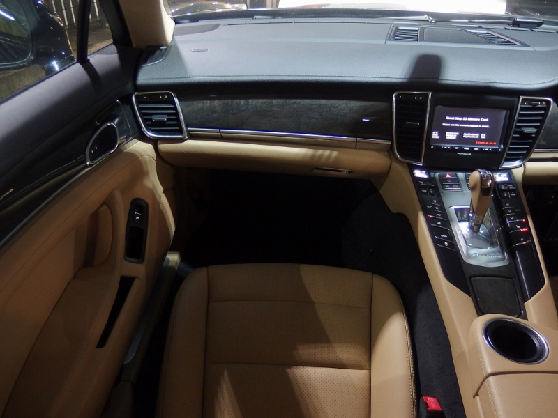 ポルシェ パナメーラ 正規ディーラー車 右ハンドル EUR-GTエアロ 22inアルミ　ESダウンサス　前後シートヒーター 中古車