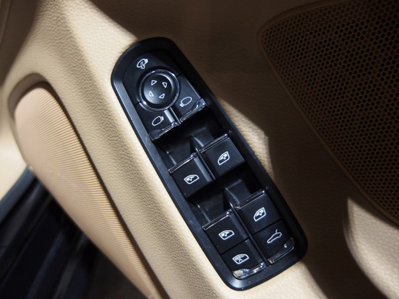 ポルシェ パナメーラ 正規ディーラー車 右ハンドル EUR-GTエアロ 22inアルミ　ESダウンサス　前後シートヒーター 中古車