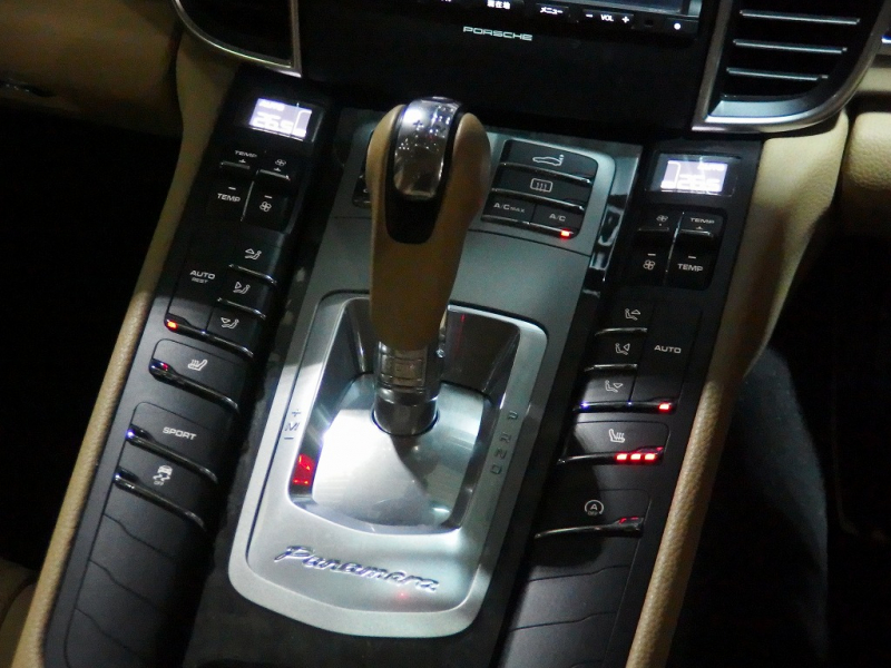 ポルシェ パナメーラ 正規ディーラー車 右ハンドル EUR-GTエアロ 22inアルミ　ESダウンサス　前後シートヒーター 中古車