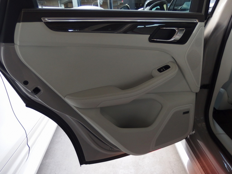 ポルシェ マカン ターボ EUR-GTエアロ ESダウンサス ES22inアルミ LCA 中古車