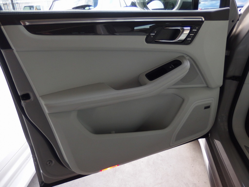 ポルシェ マカン ターボ EUR-GTエアロ ESダウンサス ES22inアルミ LCA 中古車