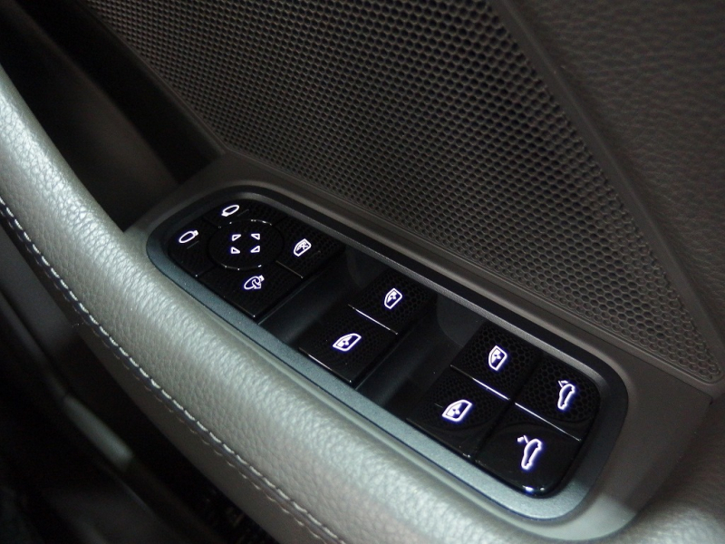 ポルシェ&nbsp;パナメーラ&nbsp;正規ディーラー車　右ハンドル　エントリードライブ&nbsp;中古車