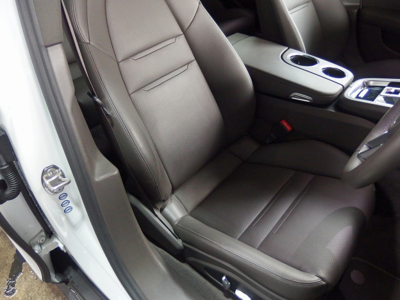 ポルシェ&nbsp;パナメーラ&nbsp;正規ディーラー車　右ハンドル　エントリードライブ&nbsp;中古車